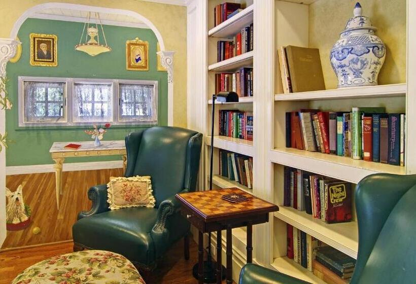 جناح سرير ملكى, Inn At Depot Hill