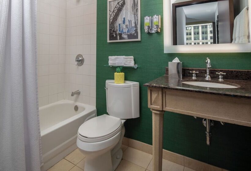 スイート, Staypineapple, An Iconic Hotel, The Loop