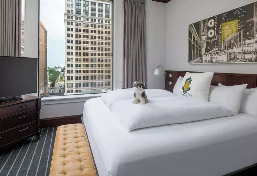 سوییت, Staypineapple, An Iconic Hotel, The Loop