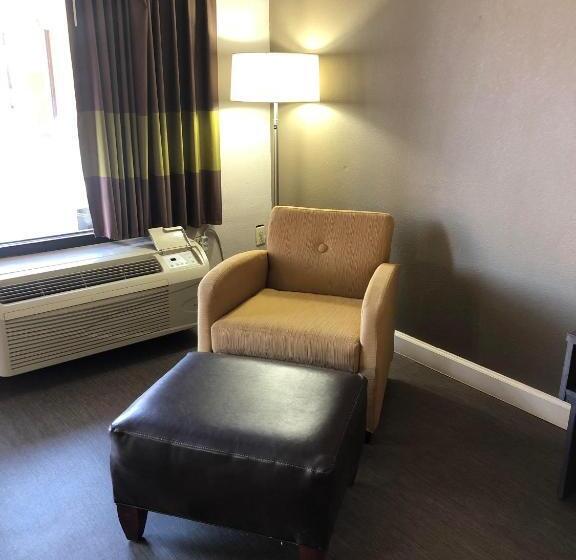 غرفة قياسية سرير كينج, Super 8 By Wyndham Orangeburg Near I 26