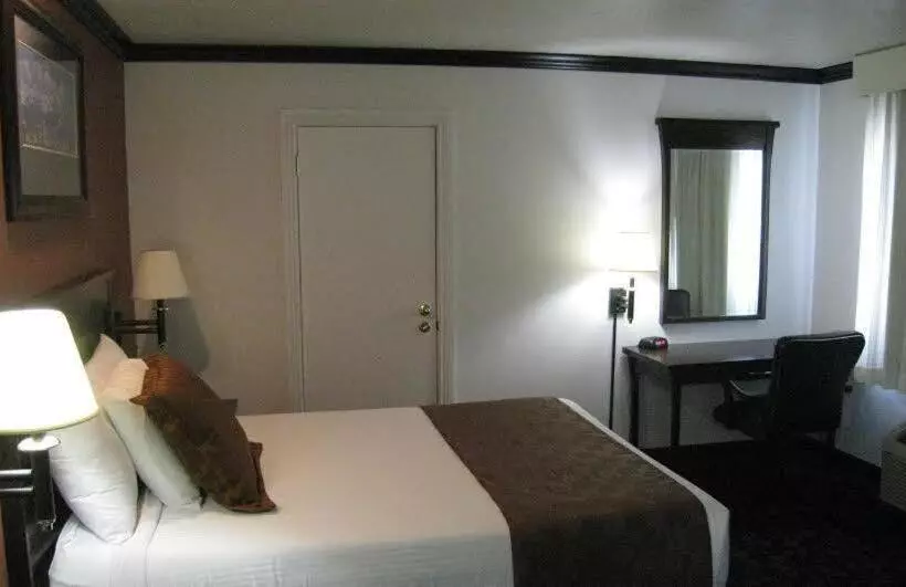 キングサイズベッドのデラックスルーム, Heber Inn
