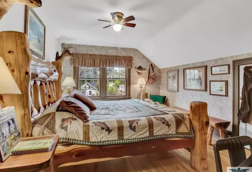 اتاق استاندارد با تخت بزرگ, Robins Nest Bed & Breakfast