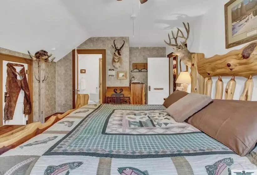 اتاق استاندارد با تخت بزرگ, Robins Nest Bed & Breakfast