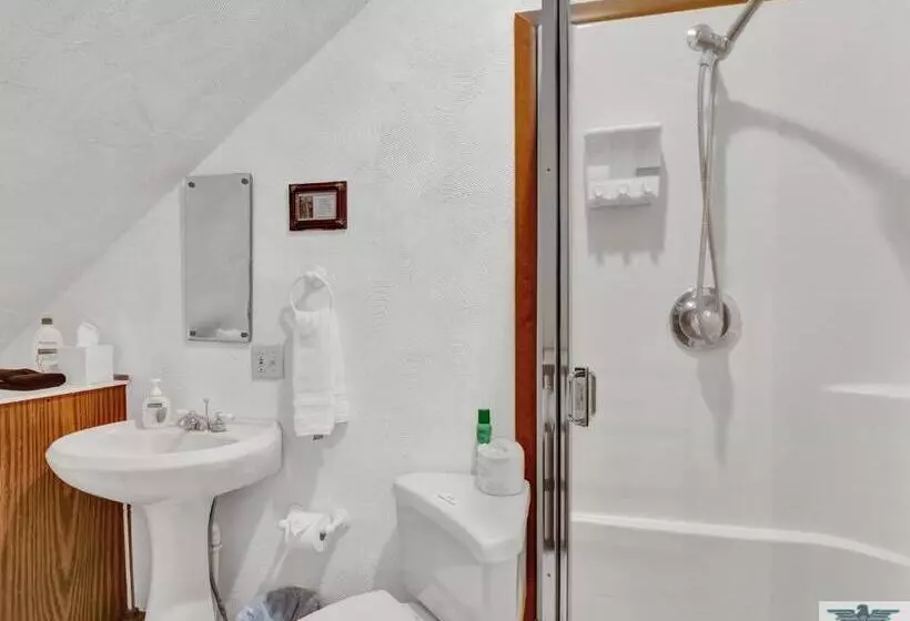 اتاق استاندارد با تخت بزرگ, Robins Nest Bed & Breakfast