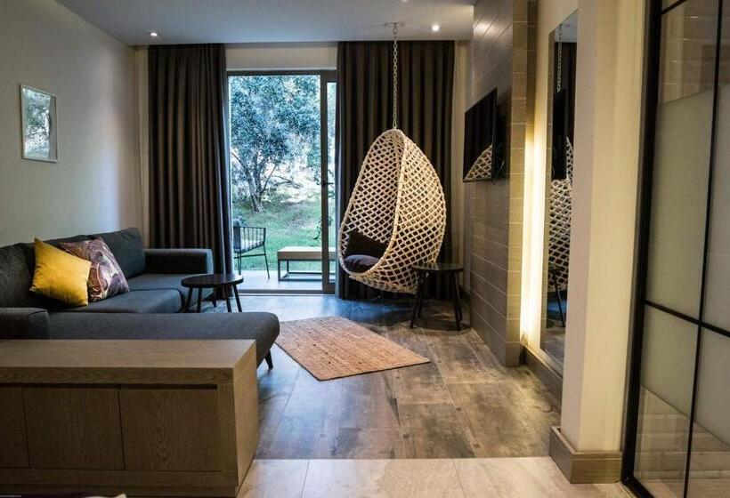 سوئیت جونیور دولوکس با چشم‌انداز باغ, Melanippe Relaxing Hotel   Adults Only