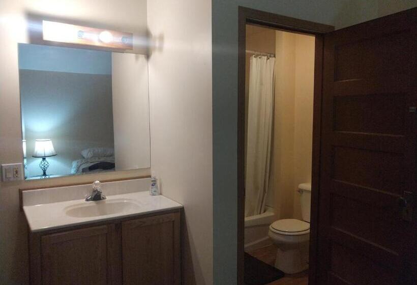 غرفة قياسية, Mcgrath Roadhouse