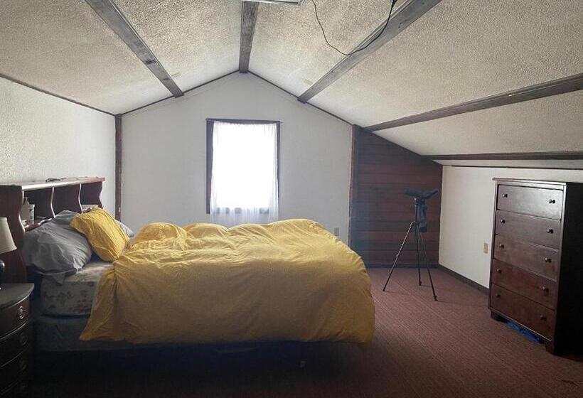 غرفة قياسية حمام مشترك, Mcgrath Roadhouse