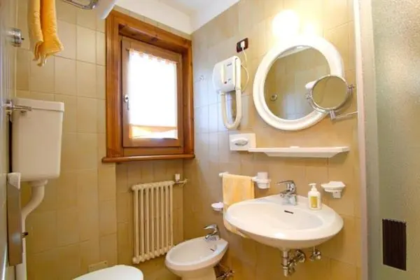 اتاق استاندارد سه نفره, Albergo Alpenrose