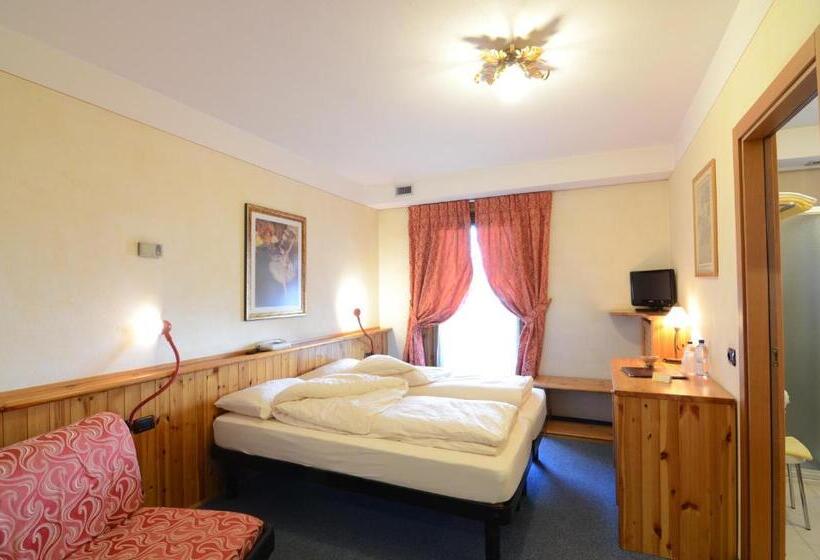 חדר סטנדרט לשלושה, Albergo Alpenrose