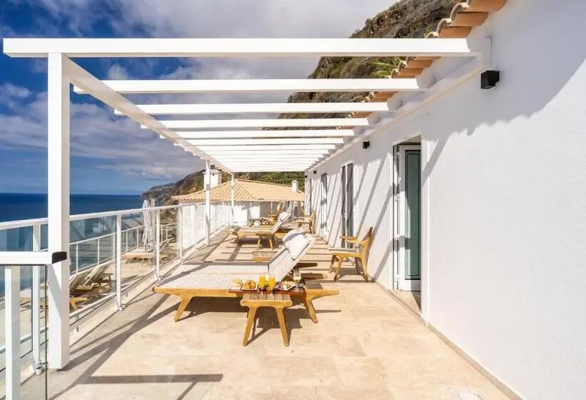 اتاق لوکس با بالکن و چشم‌انداز دریا, Escarpa   The Madeira Hideaway
