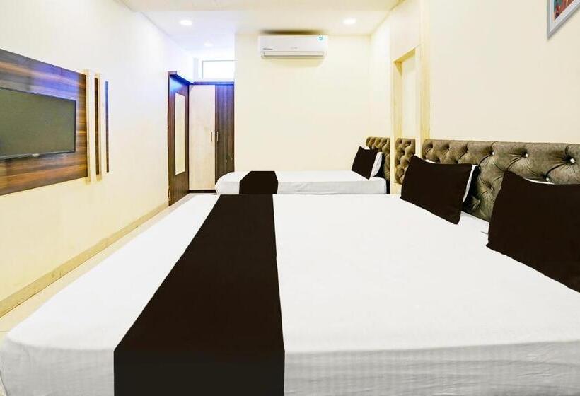 اتاق کلاسیک سه تخته, Shri Shiva Palace