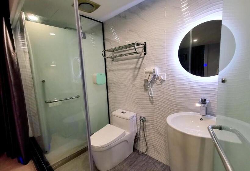 חדר סטנדרט לארבעה, Wow Hotel Penang