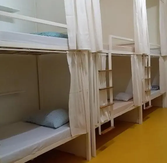 Llit en Habitació Compartida, Moho