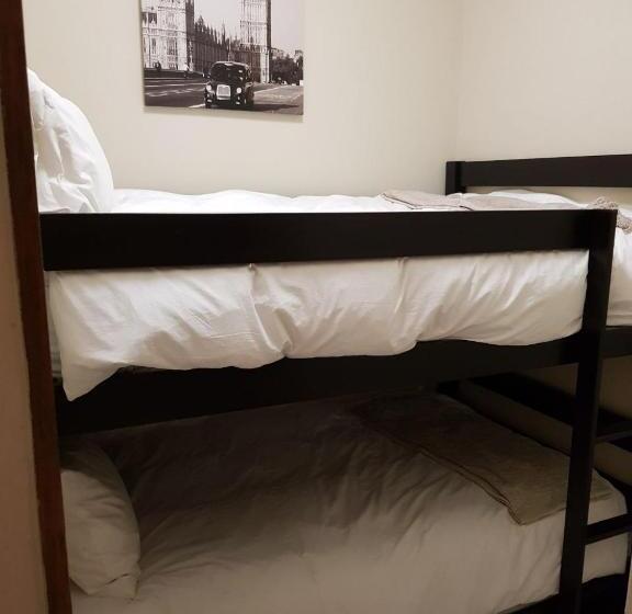 اتاق خانوادگی با چشمانداز دریا, Falling Waters Guest House