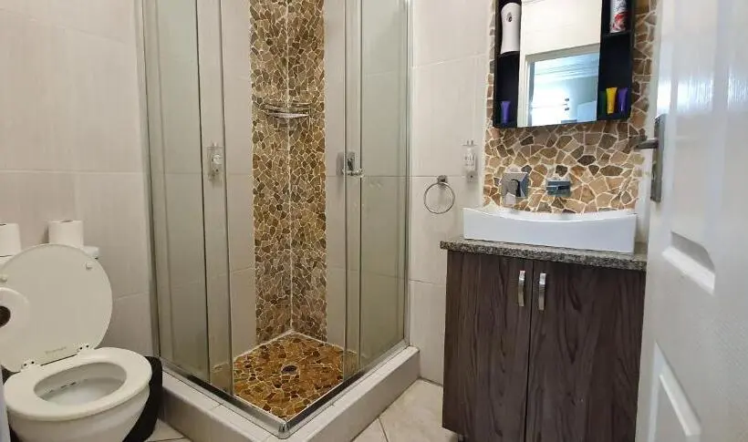 オーシャンビューファミリールーム, Falling Waters Guest House