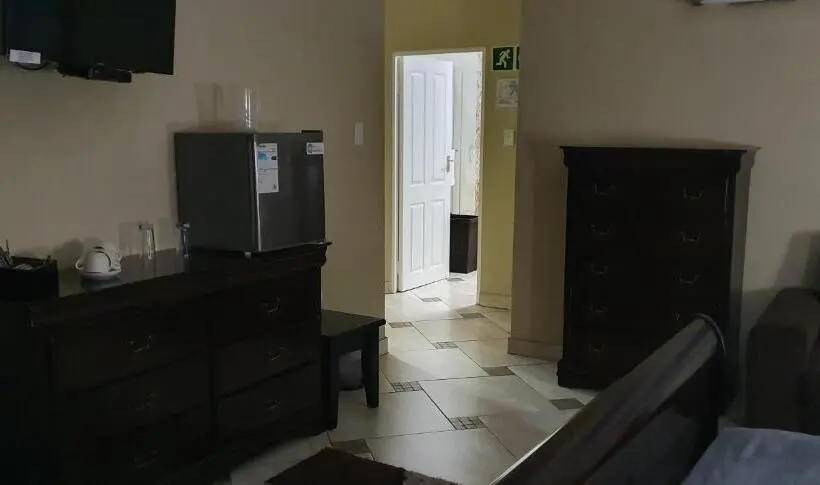 オーシャンビューファミリールーム, Falling Waters Guest House