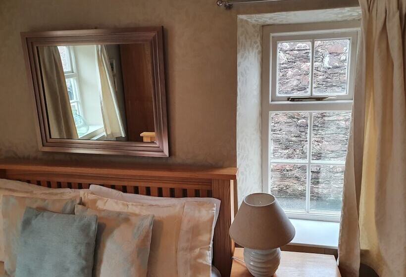 标准间, Halfway House Inn