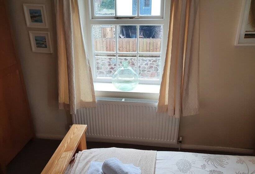 标准间, Halfway House Inn