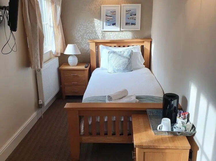 Standard Yhden Hengen Huone, Halfway House Inn