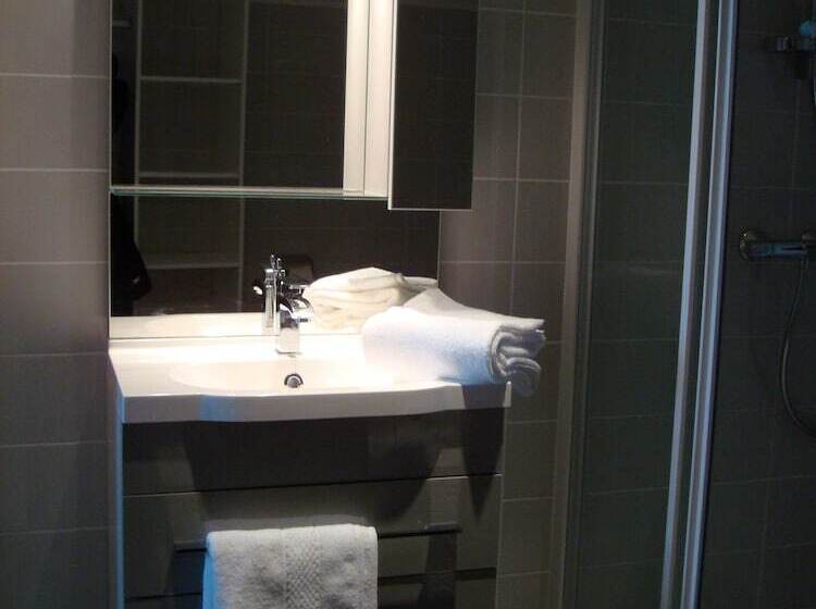 חדר משפחתי, Le Saint Aubin