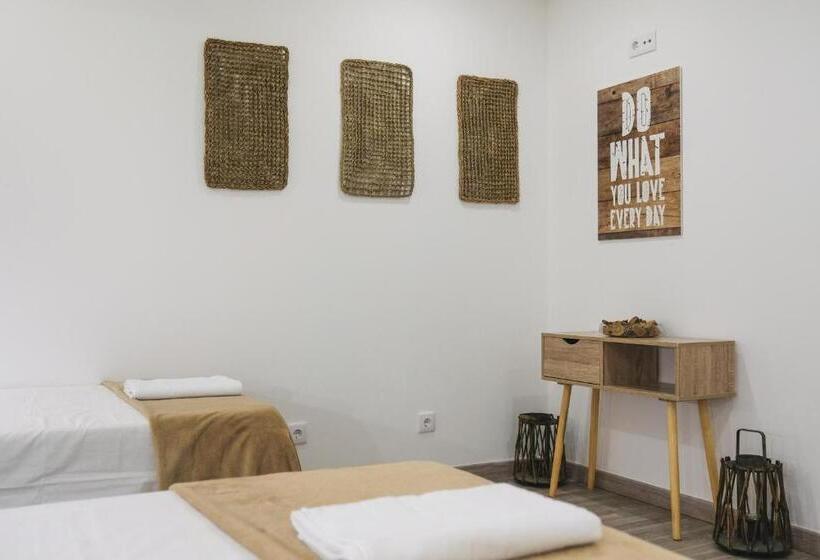 اتاق استاندارد چهارنفره با سرویس بهداشتی مشترک, 4u Lisbon Vi Guesthouse Airport