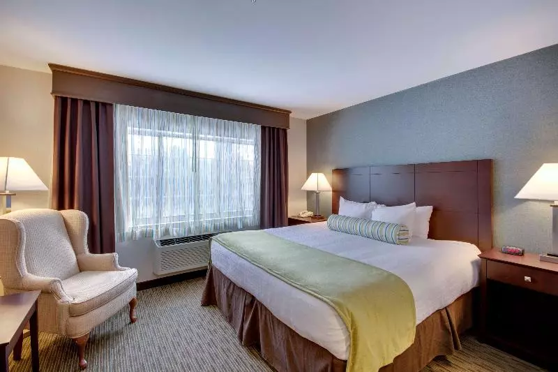 キングサイズベッドのスイートルーム, Best Western Plus The Inn At Hampton