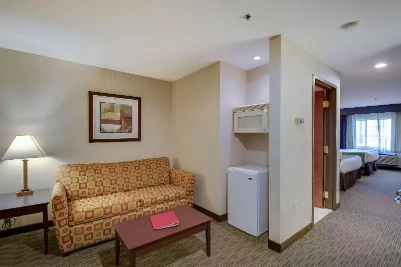 キングサイズベッドのスイートルーム, Best Western Plus The Inn At Hampton