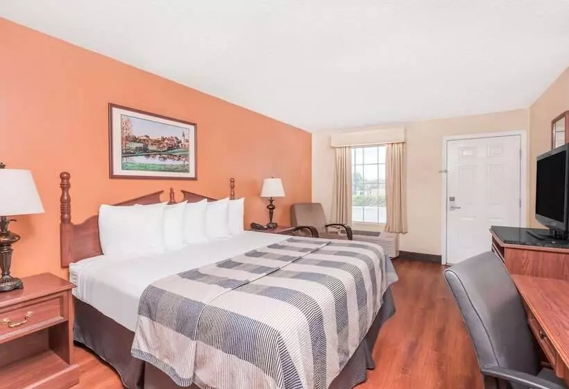 キングサイズベッドのスイートルーム, Days Inn By Wyndham Americus
