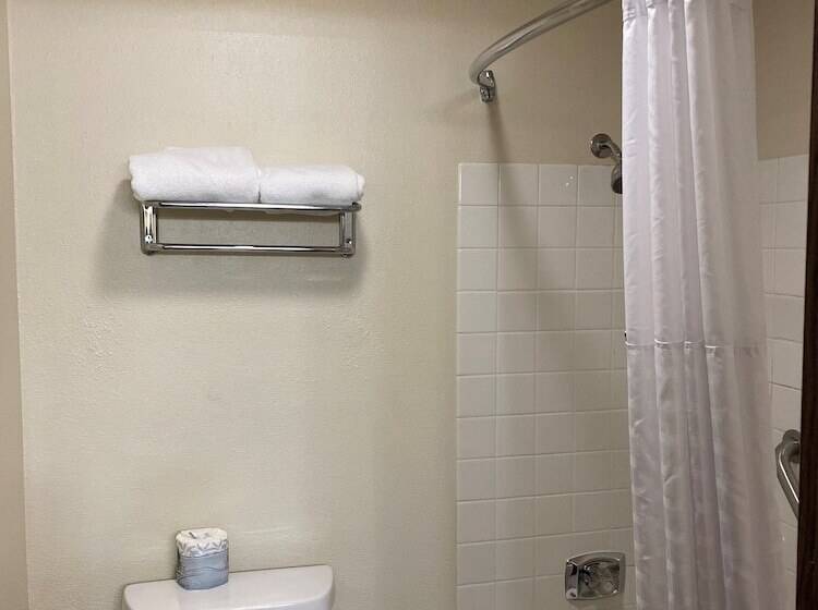 Номер Стандарт 2 Двуспальные Кровати, Super 8 By Wyndham Rochester Mayo Clinic Area