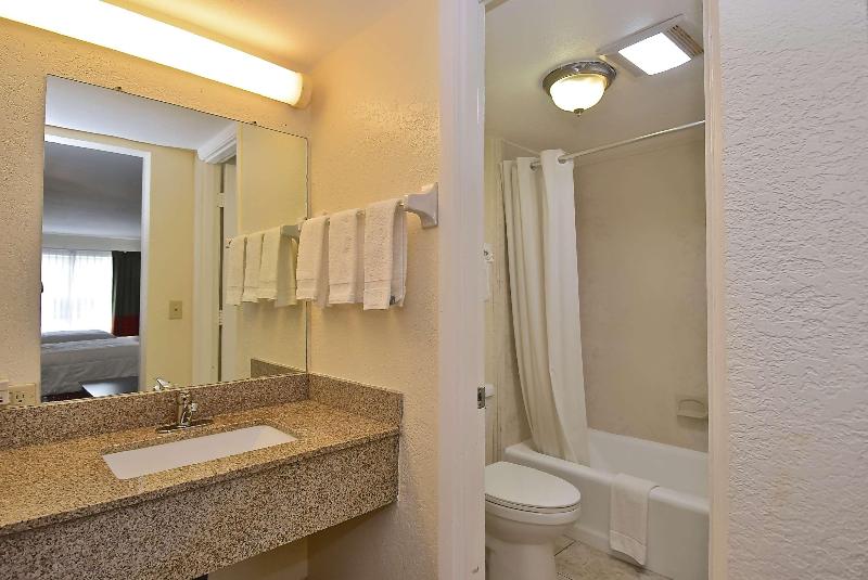 Номер Стандарт, Surestay Hotel By Best Western Sarasota Lido Beach