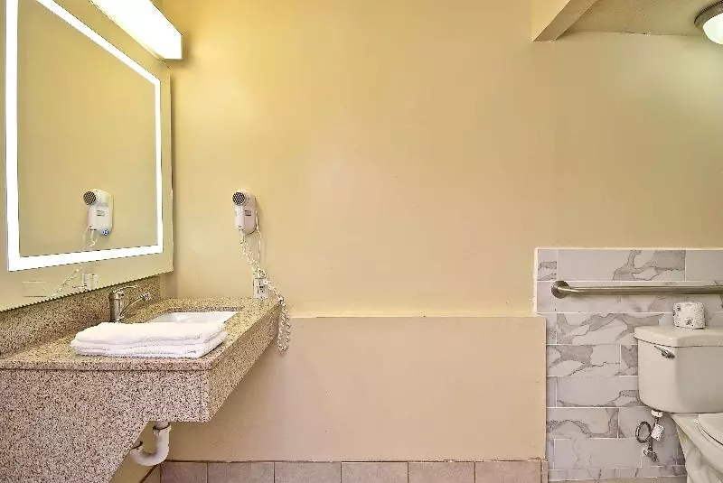 身障者適用スタンダードルーム, Surestay Hotel By Best Western Sarasota Lido Beach