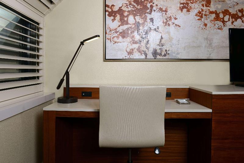 غرفة إدارية سرير كينج, The Inverness Denver, a Hilton Golf & Spa Resort