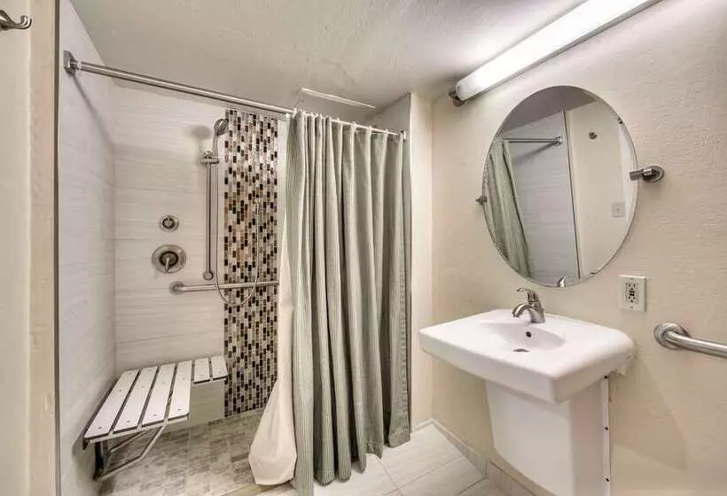 キングサイドベッドのスタンダードワンルーム, The Inverness Denver, a Hilton Golf & Spa Resort