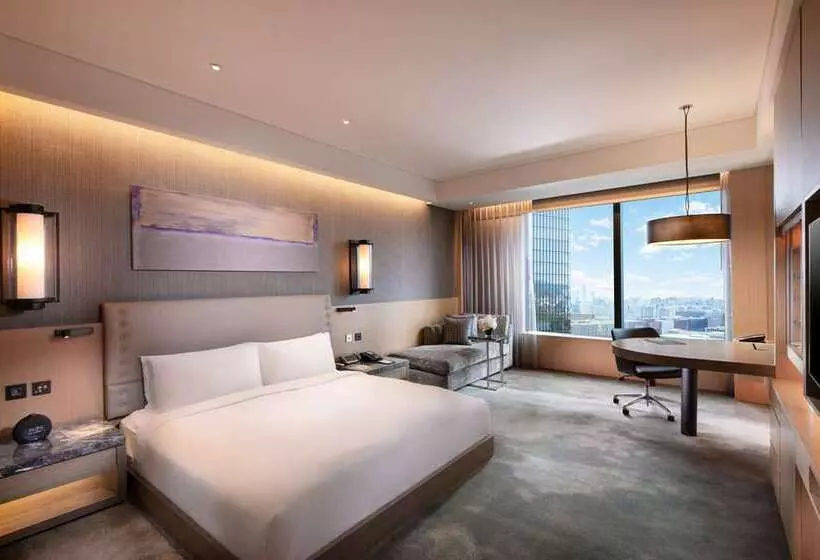 キングサイズベッドのスタンダードルーム, The Inverness Denver, a Hilton Golf & Spa Resort