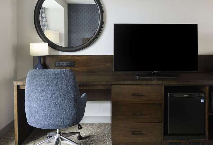 غرفة قياسية سرير كينج لذوى الإحتياجات الخاصة, The Inverness Denver, a Hilton Golf & Spa Resort