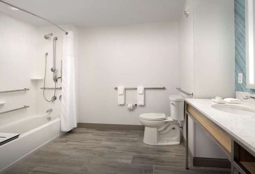 غرفة قياسية سرير كينج لذوى الإحتياجات الخاصة, The Inverness Denver, a Hilton Golf & Spa Resort