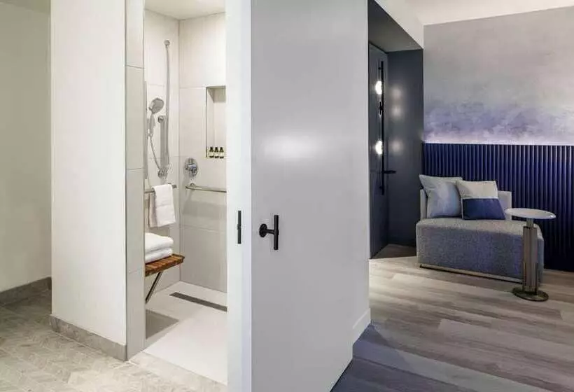 キングサイドベッドのスタンダードワンルーム, The Inverness Denver, a Hilton Golf & Spa Resort