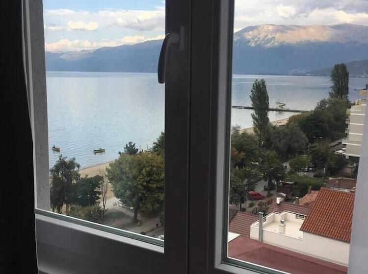 חדר בסיסי, Elite