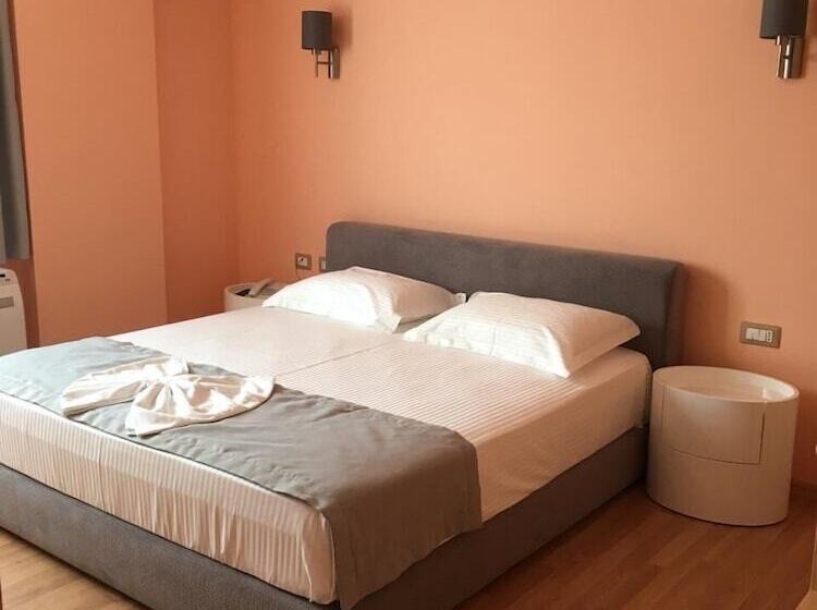 חדר בסיסי, Elite