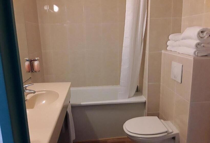 Номер Стандарт, Le Relais De Voisins