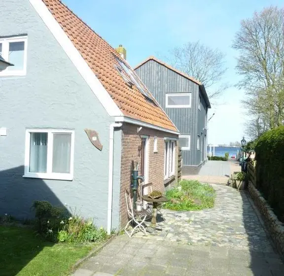 1 Bedroom Apartment Lake View, B&b It Lytshûs