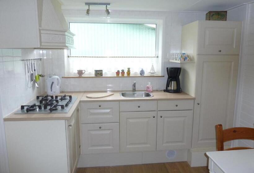 1 Bedroom Apartment Lake View, B&b It Lytshûs