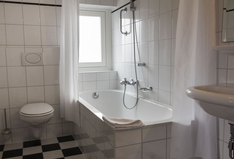 スタンダードルーム, Boer Goossens