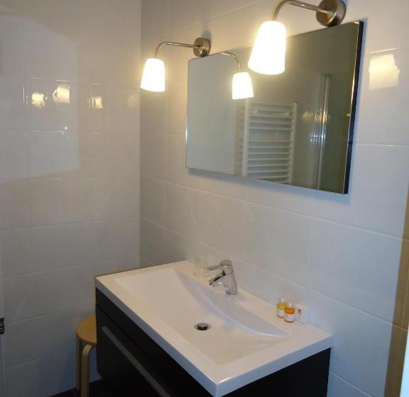 スタンダードルーム, En Restaurant De Stripe