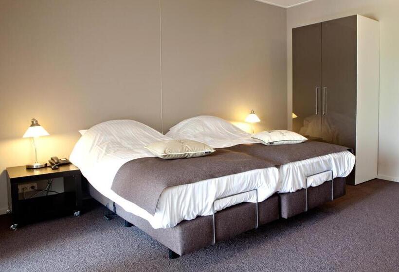 スタンダードルーム, En Restaurant De Stripe