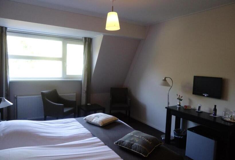 ファミリールーム, En Restaurant De Stripe