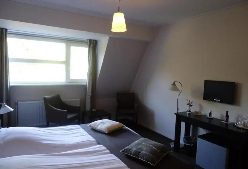 ファミリールーム, En Restaurant De Stripe