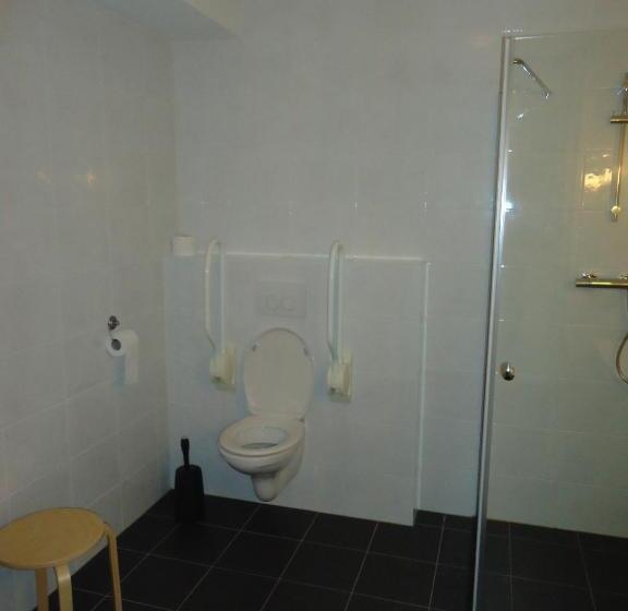 ファミリールーム, En Restaurant De Stripe