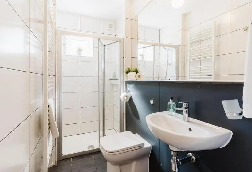 スタンダードスタジオ, Design Suites Lytham