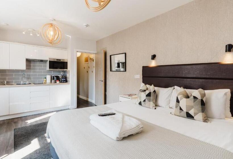 Студия Стандарт, Design Suites Lytham